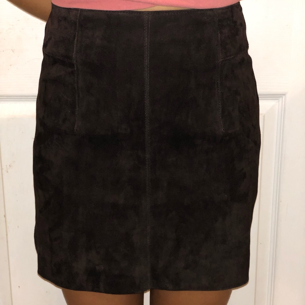 Brown sued mini skirt